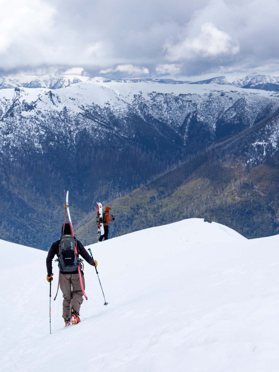 Christopher Wills and Tim van der Krogt in the mountains powered by foot