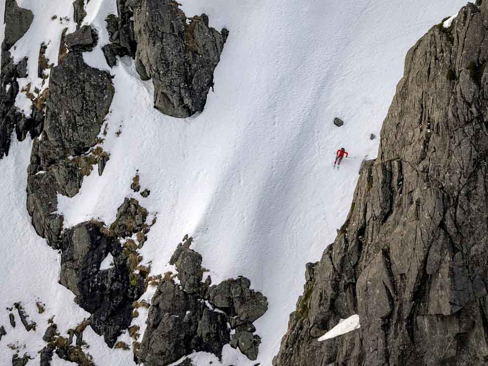 Chris hammering down Main Range of Mt Bogong